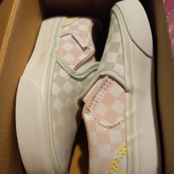 Vans - Picture 2 of 3